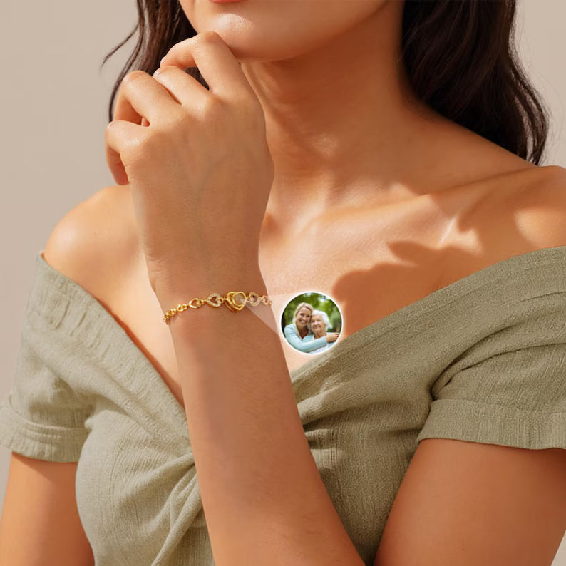 Custom Heart Projection Bracelet with Family Photo–Personalized Gift for Wife–Meaningful Jewellery with Hidden Picture–Anniversary Gift